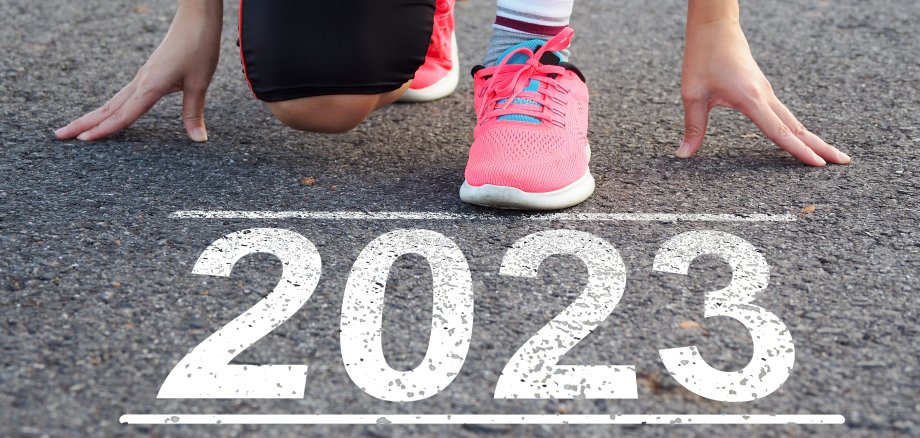 New year 2023 Female athlete running on the road with text Start
